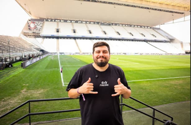 ÀQUELE QUE NÃO DESISTE