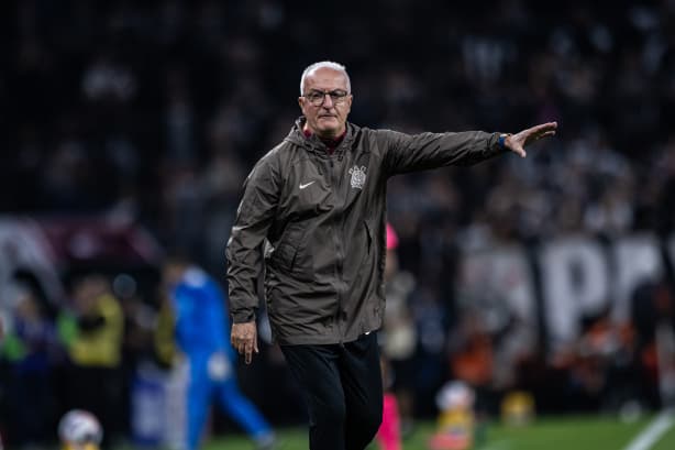 Corinthians dos 3 zagueiros ou dos meio campistas ?