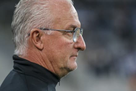 Eu quis lutar contra o poder do amor, caí aos pés do vencedor para ser o serviçal do Samurai.